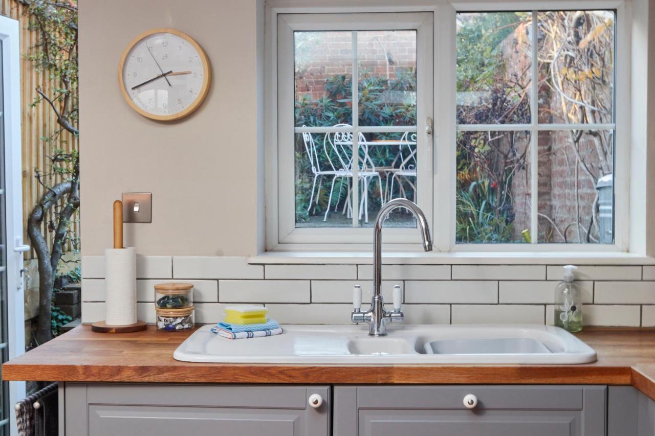 Windlass Cottage Lymington Exterior foto
